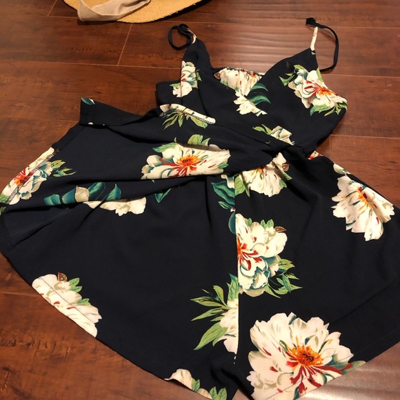Floral Romper - Picture 7 of 11
